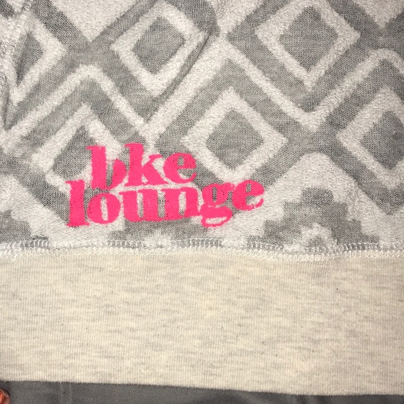 Light gray and medium gray Aztec sweater 💖 - Picture 5 of 5